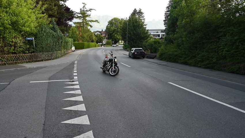 Bei Unfall wurde die Motorradfahrerin leicht verletzt. Bei Unfall wurde die Motorradfahrerin leicht verletzt.