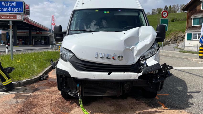 Unfall auf der Umfahrungsstrasse: Ein Mann wurde dabei leicht verletz. Unfall auf der Umfahrungsstrasse: Ein Mann wurde dabei leicht verletz.