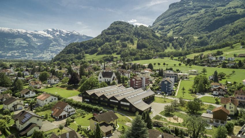 22. September: Es wird bekannt, dass das Azmooser Schulhaus Feld mit dem Architekturpreis «Constructive Alps 2022» ausgezeichnet worden ist. 22. September: Es wird bekannt, dass das Azmooser Schulhaus Feld mit dem Architekturpreis «Constructive Alps 2022» ausgezeichnet worden ist.