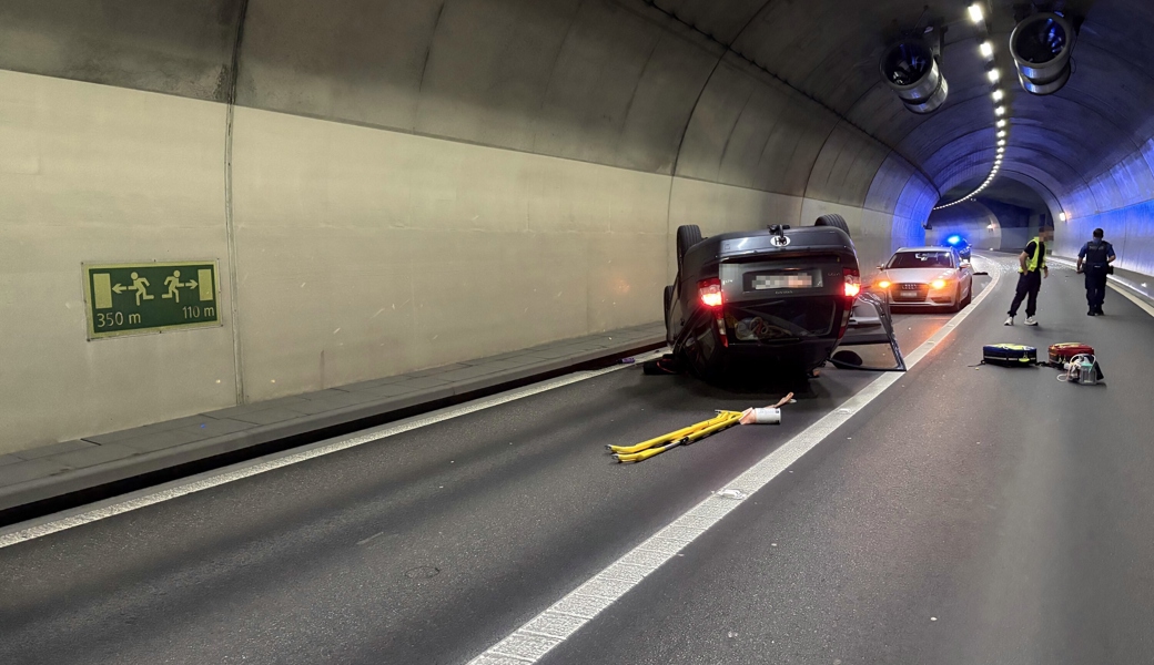Ein Verletzter: Wattwiltunnel nach Unfall eineinhalb Stunden gesperrt