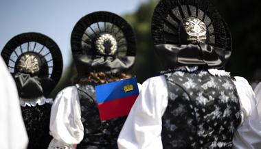 Ein Land und seine Leute strahlten: Ein prächtiger Staatsfeiertag in der Nachbarschaft