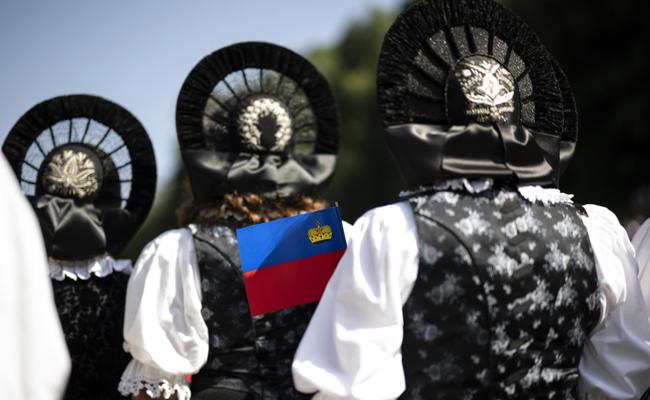 Ein Land und seine Leute strahlten: Ein prächtiger Staatsfeiertag in der Nachbarschaft