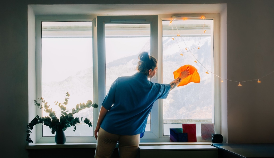 Fensterputzen gegen Rasenmähen: Mit der Zeitbörse tauschten Mitglieder Dienstleistungen.