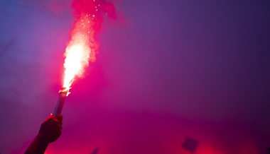 Hooligan vor Gericht: Wer hat was geworfen?