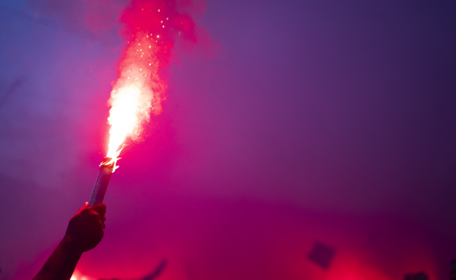 Hooligan vor Gericht: Wer hat was geworfen?