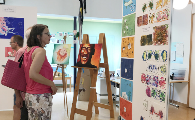 Werke in unterschiedlichsten Techniken ausgestellt