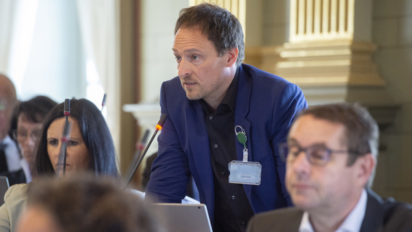 Unter dem Präsidium von Alexander Bartl, Widnau, hat die vorberatende Kommission über die Vorlage diskutiert. Unter dem Präsidium von Alexander Bartl, Widnau, hat die vorberatende Kommission über die Vorlage diskutiert.