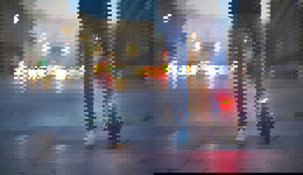 Besonders in Städten sind die E-Scooter beliebte Fortbewegungsmittel. 