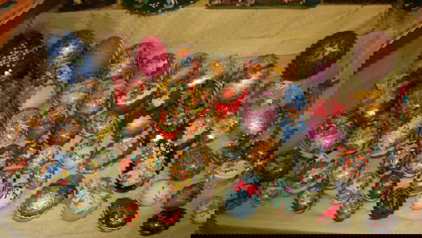  Ein farbenprächtiger Anblick: Die Sammlung in Rüthi verfügt über eine enorme Auswahl an verschiedensten Ostereiern.