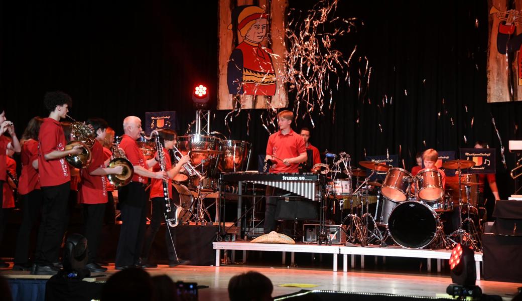 Die Jugendmusik begeisterte das Publikum mit einem attraktiven Showprogramm.