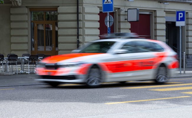 Unbekannte reissen 78-Jährigem die Uhr vom Handgelenk und flüchten