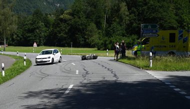 Unfall: Erst den falschen Strassenzweig erwischt, im Anschluss Motorrad übersehen