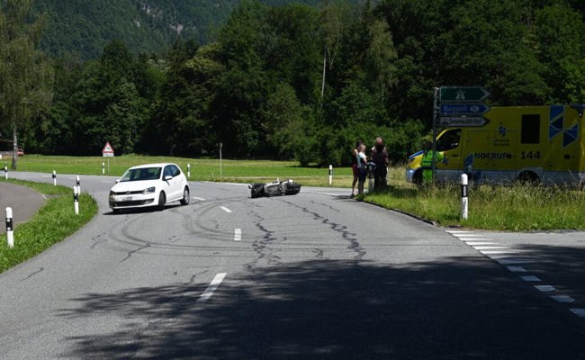 Unfall: Erst den falschen Strassenzweig erwischt, im Anschluss Motorrad übersehen