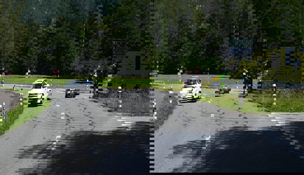  Auf der Ruggellerstrasse in Fahrtrichtung Salez kam es am Sonntagvormittag zu einem Zusammenprall zwischen einer Autofahrerin und einem Motorradfahrer. 