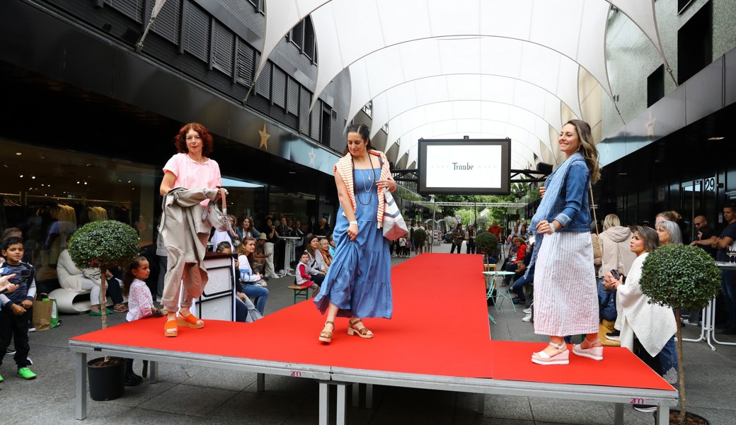 Gleich mehrere Modegeschäfte aus Buchs haben die Laien-Models ausgestattet. 