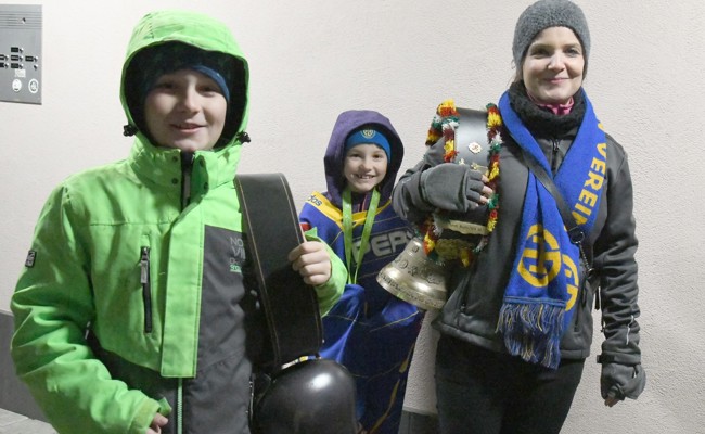 "Altjohr-Usschella": Alter Brauch lautstark gefeiert