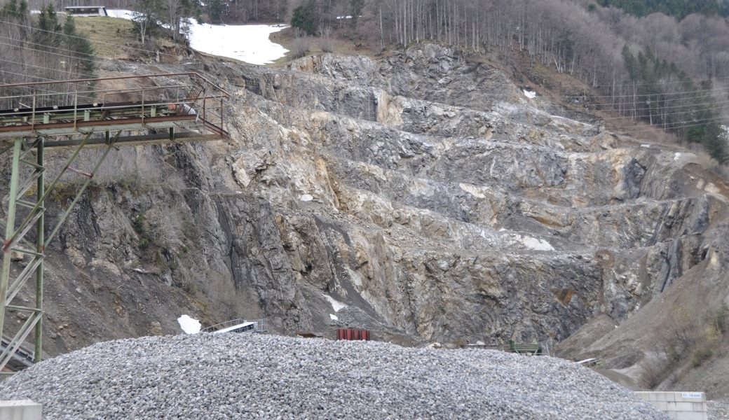 Die Politik sorgt sich: Steht der Steinbruch in Starkenbach vor einem unerwarteten Aus?