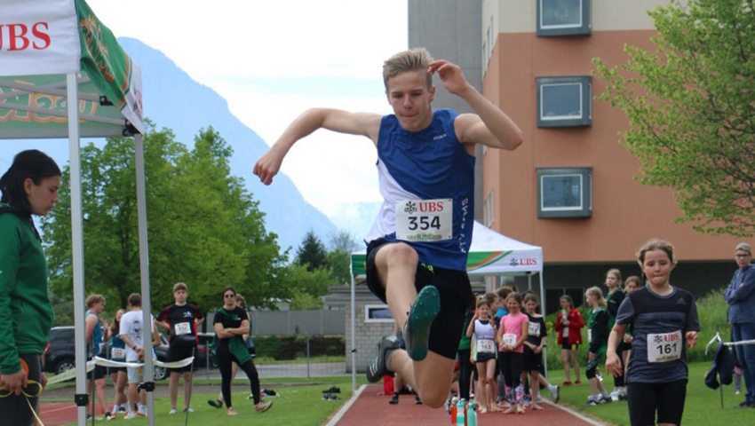 Sprang mit 5,25 Metern am weitesten von allen: Laurin Schläpfer, Sieger Jahrgang 2008 von der Jugi Gams. Sprang mit 5,25 Metern am weitesten von allen: Laurin Schläpfer, Sieger Jahrgang 2008 von der Jugi Gams.