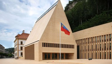An Silvester wurde beim Landtagsgebäude in Vaduz eine Fahne gestohlen