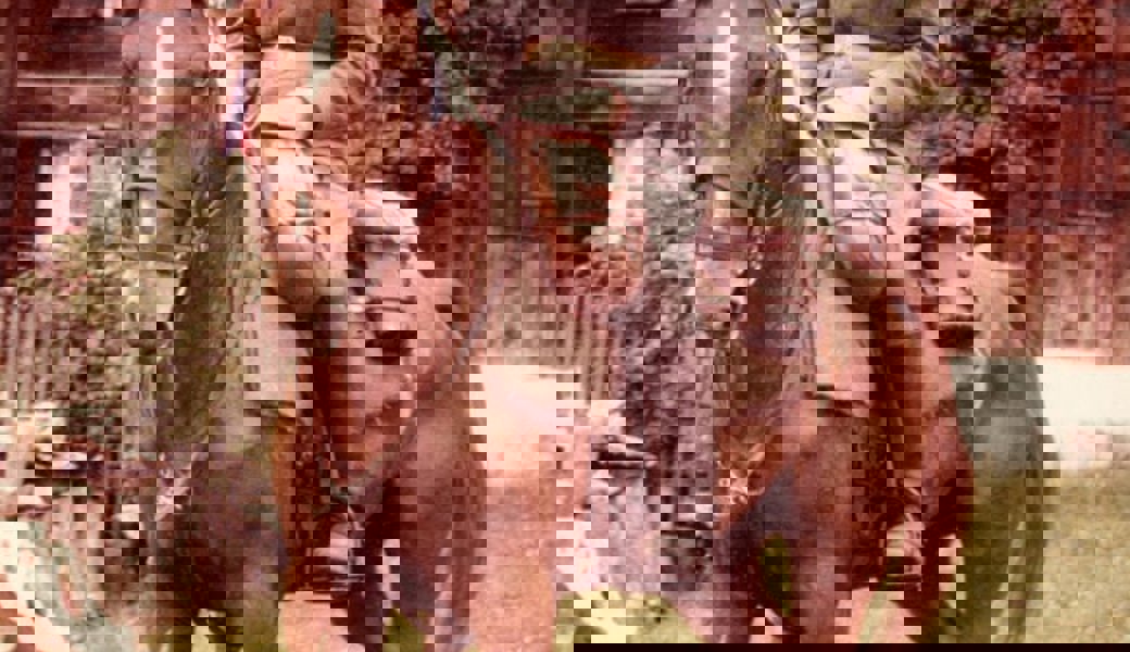  Ueli Leuener mit seinem «Eidgenoss» im Lögert, Sennwald. 