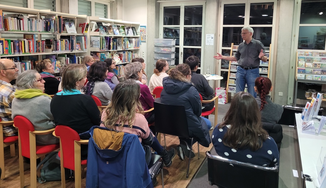 Der Buchser Peter Sutter präsentierte Ideen, wie die Schule umgestaltet werden könnte. 