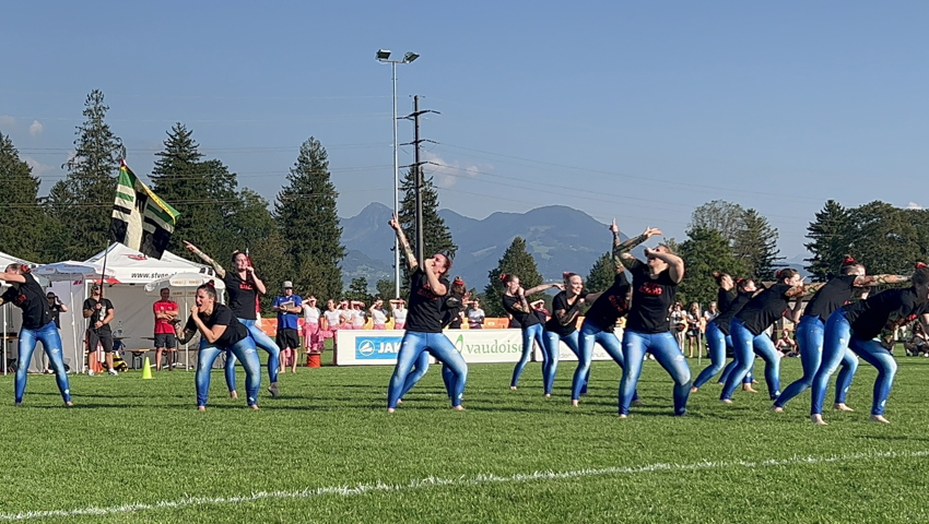 Der TV Buchs turnte erst auf Rasen, dann auf Teppichboden.