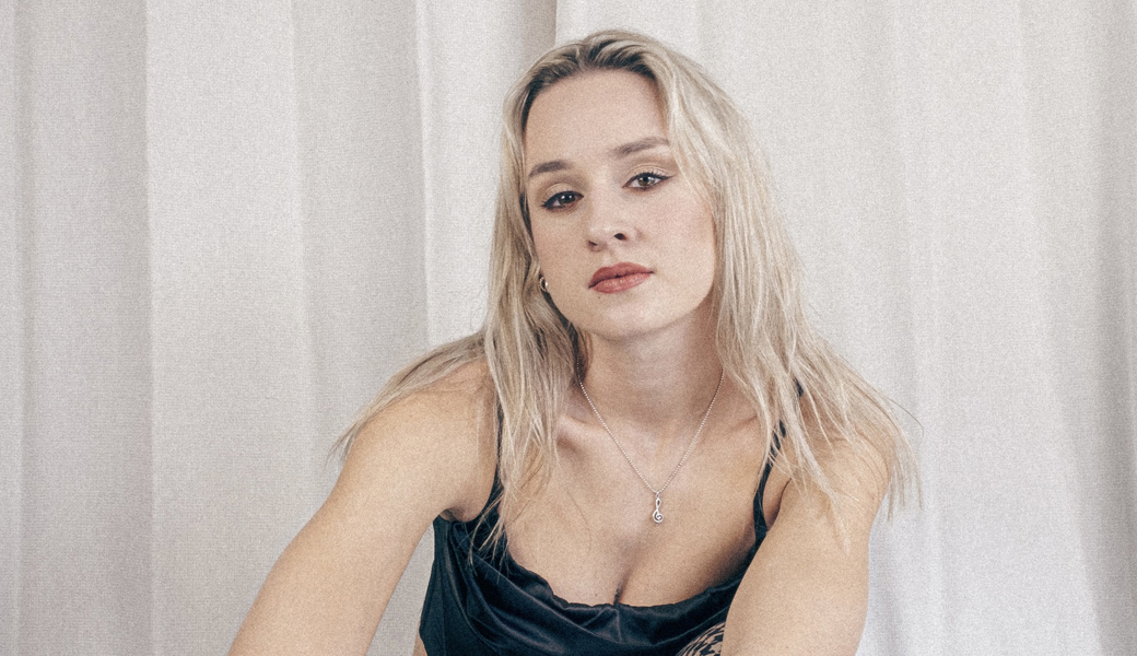 Melanie Malou, in Sax aufgewachsen, heute in Buchs wohnhaft.