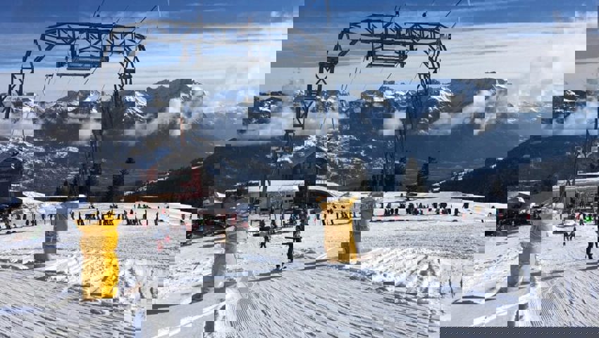  Oberhalb des Berghauses befindet sich das kleine Skigebiet Malbun, das ebenfalls von der Ortsgemeinde betrieben wird. 