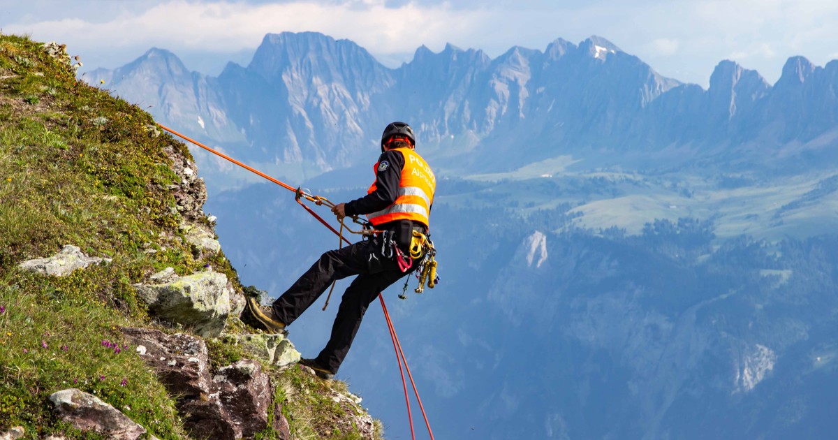 17-year-old hiker falls approximately 40 meters: fatal accident