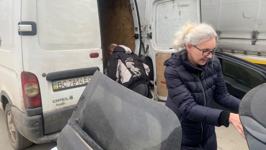  Rachel Röck hat schon sechsmal Hilfslieferungen in der Ukraine begleitet. Allein die Dankbarkeit der Menschen ist ihr Antrieb genug, die anstrengende Reise immer wieder anzutreten.