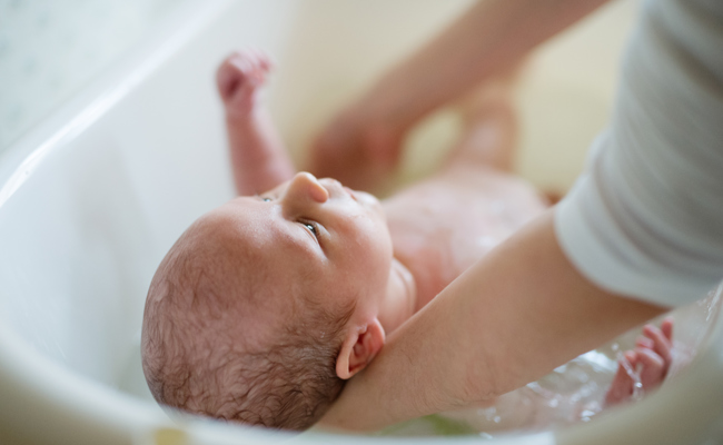 Gebären in den eigenen vier Wänden: Hebamme Irmgard Beerli macht Hausbesuche