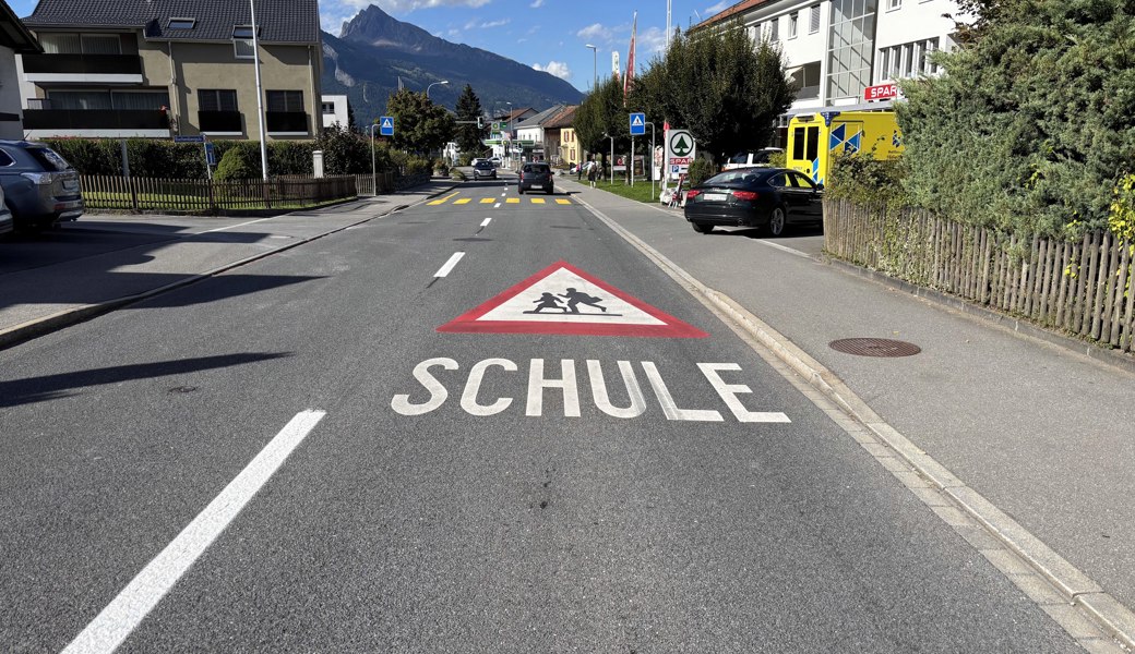 13-jähriger Velofahrer mit Postauto zusammengekracht - verletzt