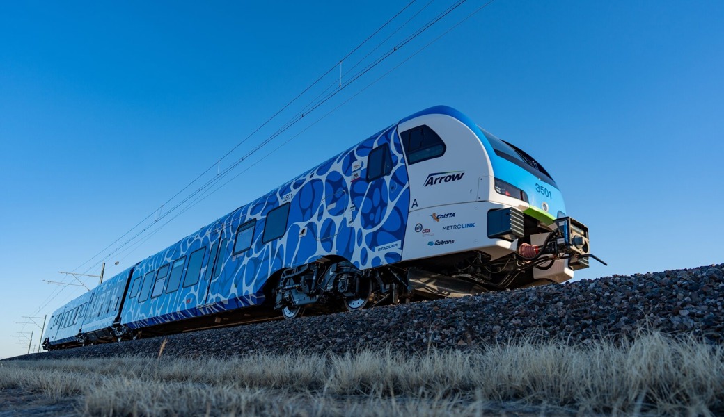 Der erste Stadler-Wasserstoffzug Flirt H2 auf der Teststrecke im US-Staat Colorado.