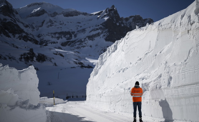 Auf dem San Bernardino türmen sich die Schneemassen