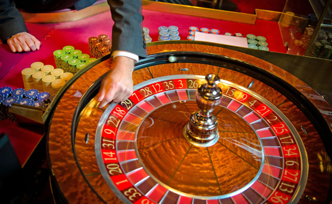 Dieb macht auf Casinoparkplatz grosse Beute im Auto eines Schweizers