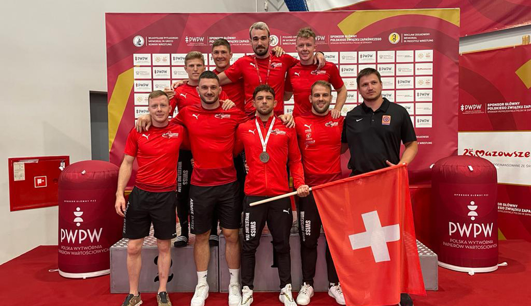 arc Dietsche (vorne Mitte) erreichte am internationalen Turnier in Warschau einen starken dritten Platz. 