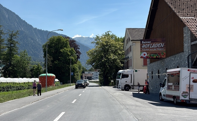 Verkehrsdienst angefahren: Polizei sucht nach Unfalllenker