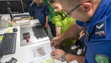 Fingerabdrücke, Spürhunde und schusssichere Westen – Ein Vormittag bei der Kantonspolizei