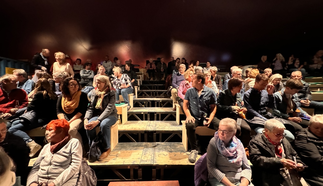 Blick in den seit vielen Jahren provisorischen Zeltainer: Das Kleintheater soll bald eine neue und fixe Bleibe finden.