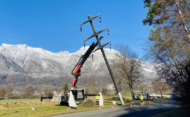 13,5 Kilometer Freileitungen, 90 Betonmasten und ein kleiner Gittermast verschwinden