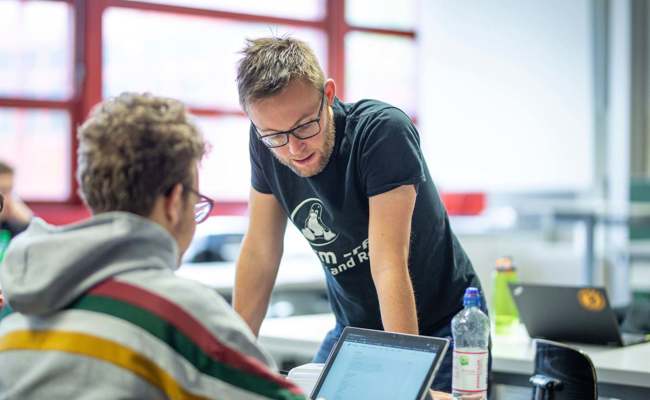 Wirtschaftsstruktur 2019: Jeder zweite Job im dritten Sektor – der zweite Sektor stagniert, der erste Sektor verliert
