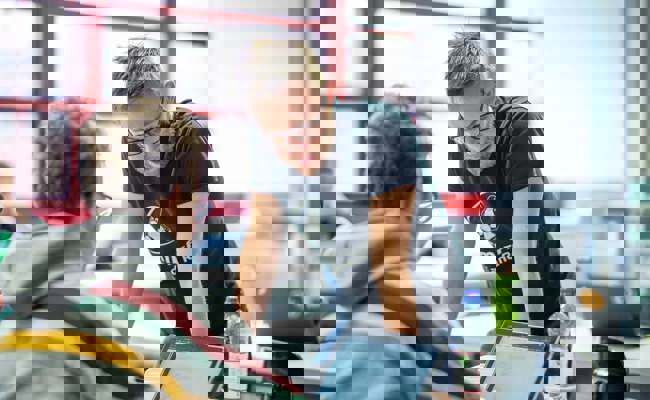 Wirtschaftsstruktur 2019: Jeder zweite Job im dritten Sektor – der zweite Sektor stagniert, der erste Sektor verliert