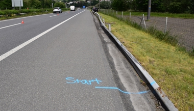 Fahrunfähiger Autofahrer auf A13 durch Leitplanke gestoppt