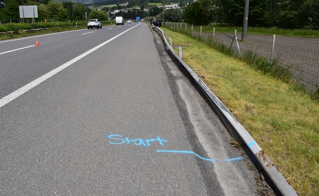 Fahrunfähiger Autofahrer auf A13 durch Leitplanke gestoppt