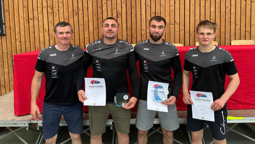 Die RCOG-Delegation glänzte am GP Baden-Württemberg (von links): Greco-Trainer Jurek Szeibinger, Andrii Vishar, Pavel Untila, Janis Steiger.