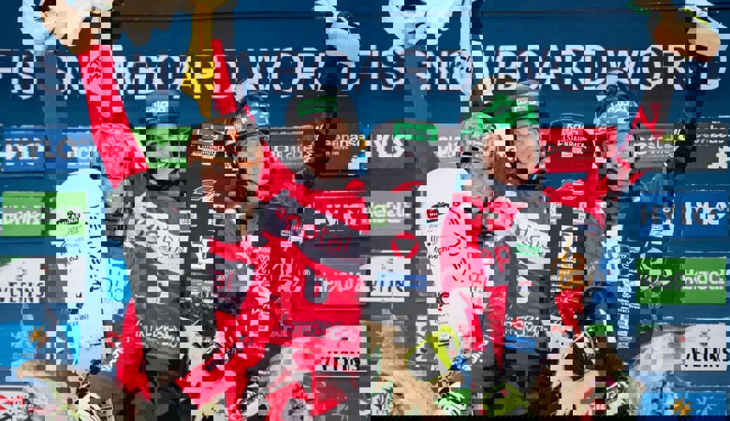  Das Siegertrio von Winterberg (von links): Julie Zogg, Sabine Schöffmann und Daniela Ulbing. 