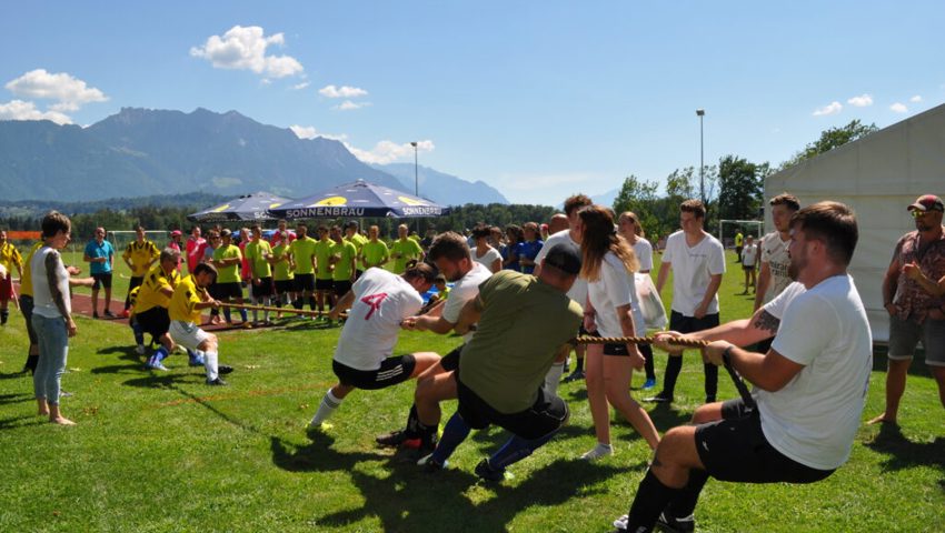  Die Plausch-Teams bewiesen in verschiedenen Sportarten ihre Fertigkeiten. 