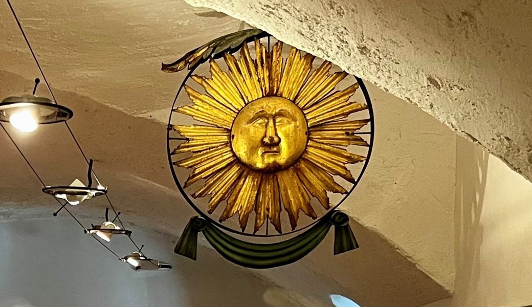 Das verschollen geglaubte Stück Ortsgeschichte hing in einem Garten