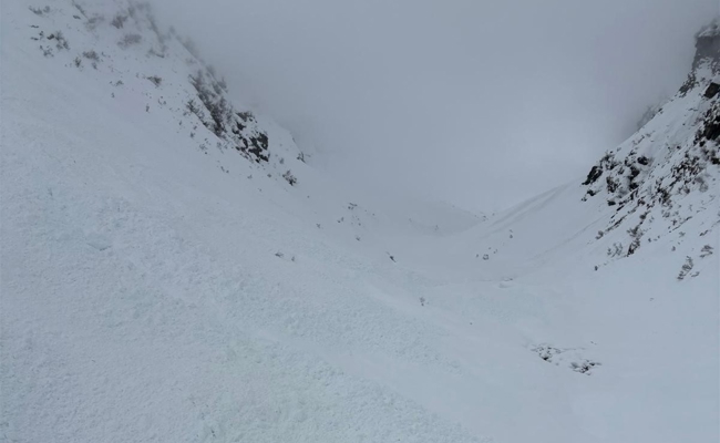 Eine Skitourengruppe wurde von Lawine erfasst