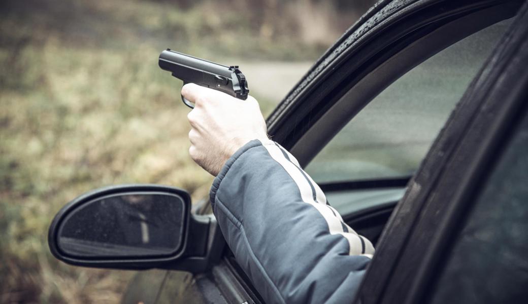 Der Grund für die Schüsse sind Dreharbeiten für einen Krimi. 